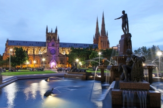 Hyde Park + St. Mary's Cathedral (Sydney)